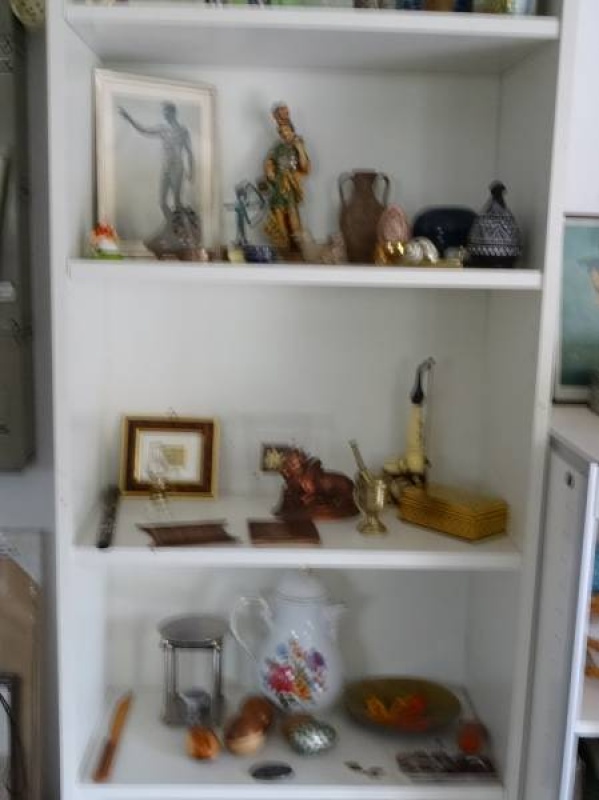 Brocante, tapis, guillon, cartes, boîtes, etc