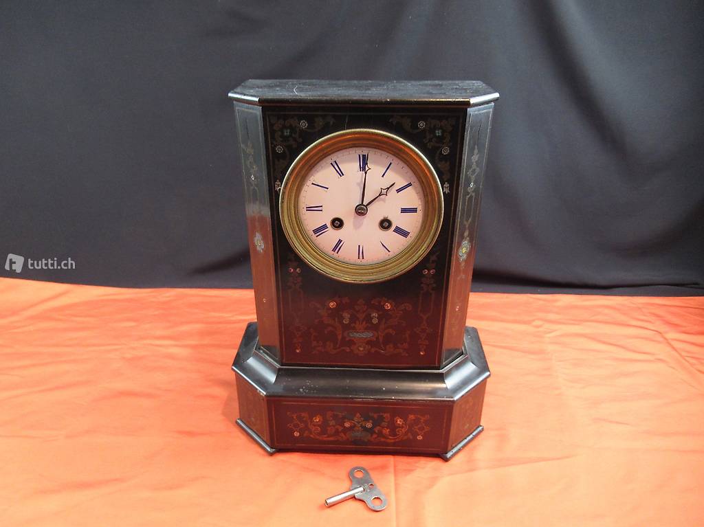  Schöne antike Uhr