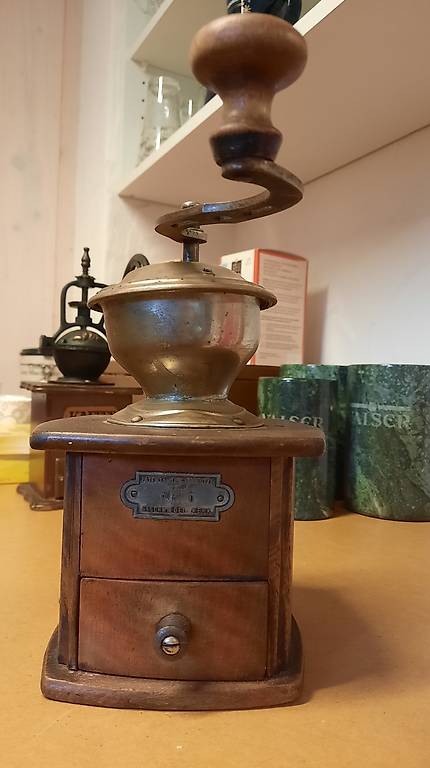 antike Kaffeemühle