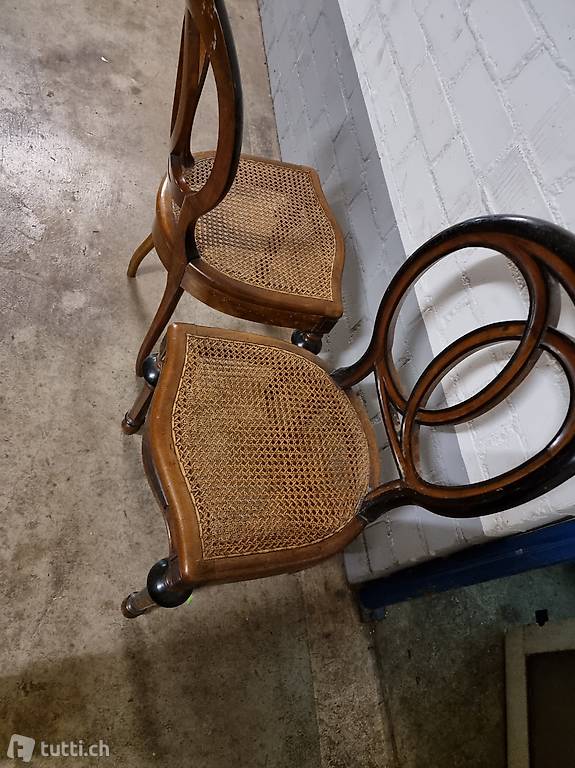 2 antike Stühle