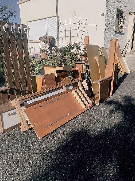 Räumungen, Entsorgungen, Umzüge, Reinigungen und Möbelmontage Räumungen, Entsorgungen, Umzüge, Reinigungen und Möbelmontage